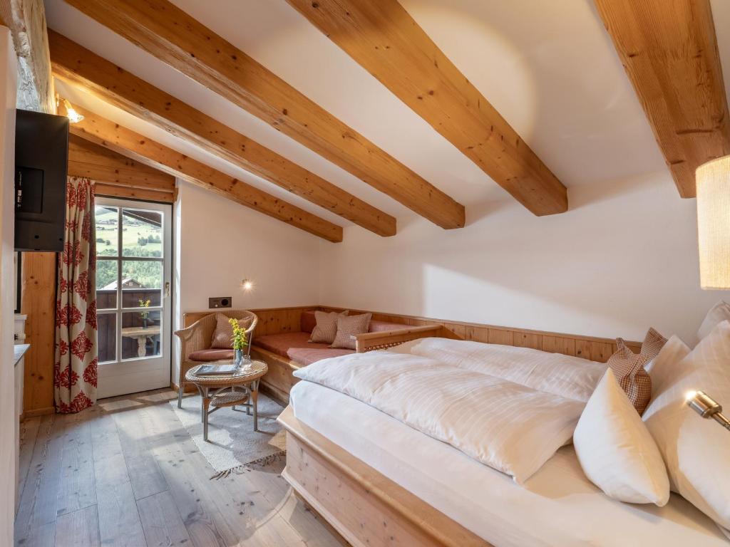 Postel nebo postele na pokoji v ubytování Alpen Glück Hotel Villa Lisa garni