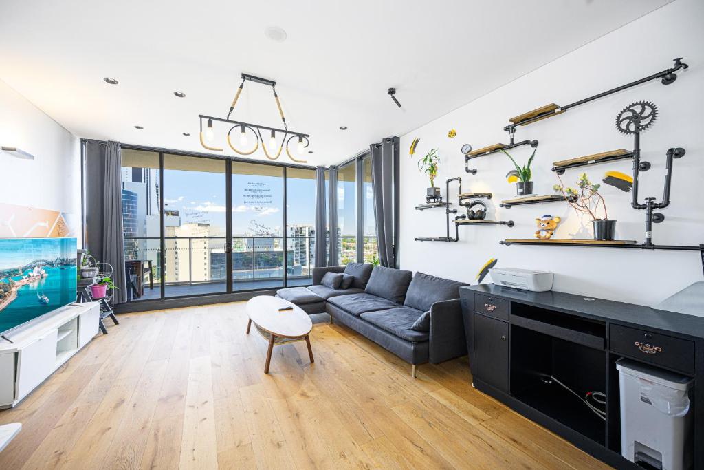 Χώρος καθιστικού στο Stunning New 2 Bedrooms Apt Shopping & Parking