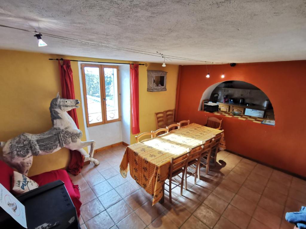 Imagen de la galería de Gite De Groupe, en Bargème