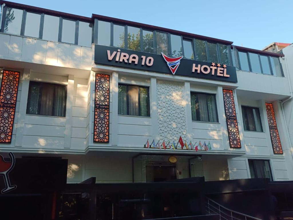 un hotel con un letrero que dice hotel virko en VİRA10 HOTEL, en Gönen