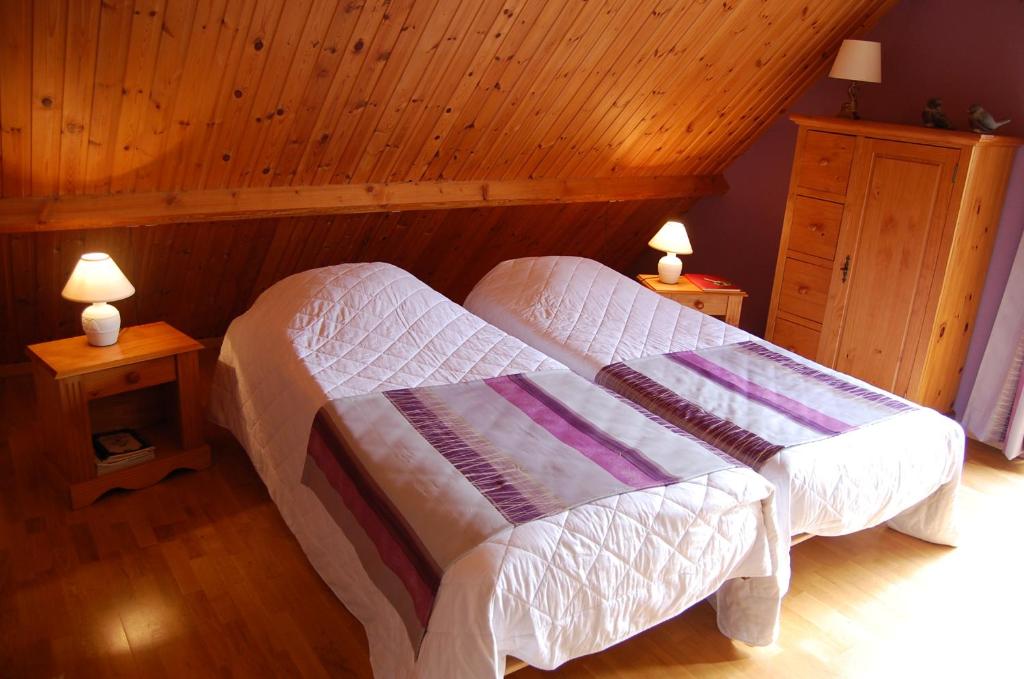 מיטה או מיטות בחדר ב-B&B Des Bois Sans Nombre