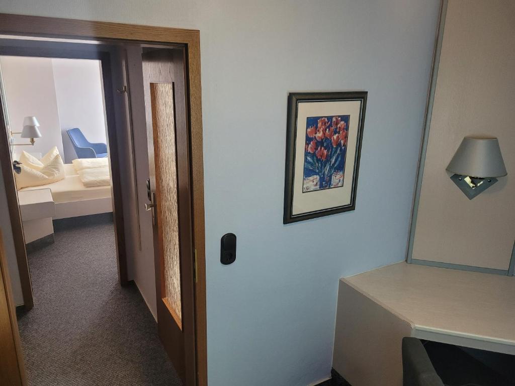 Postel nebo postele na pokoji v ubytování Ems-Hotel