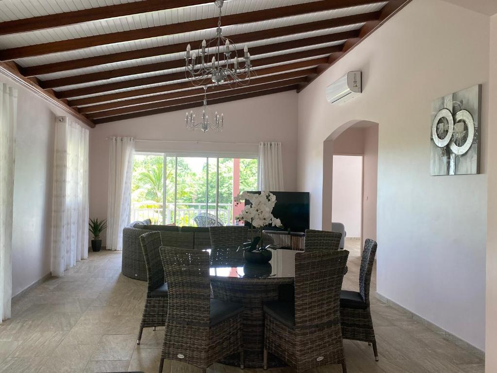 Fotografie z fotogalerie ubytování Villa avec piscine, vue sur mer, Rocher du Diamant v destinaci Sainte-Luce