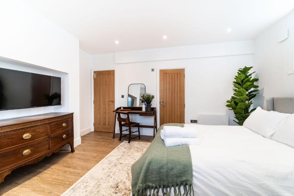 Кровать или кровати в номере 8 The Quadrant Luxury Apartments - Hoylake