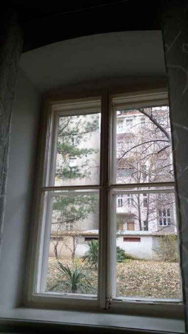 ein Fenster in einem Zimmer mit Aussicht in der Unterkunft ZAGREB Botanical Garden Budget Apartment in Zagreb