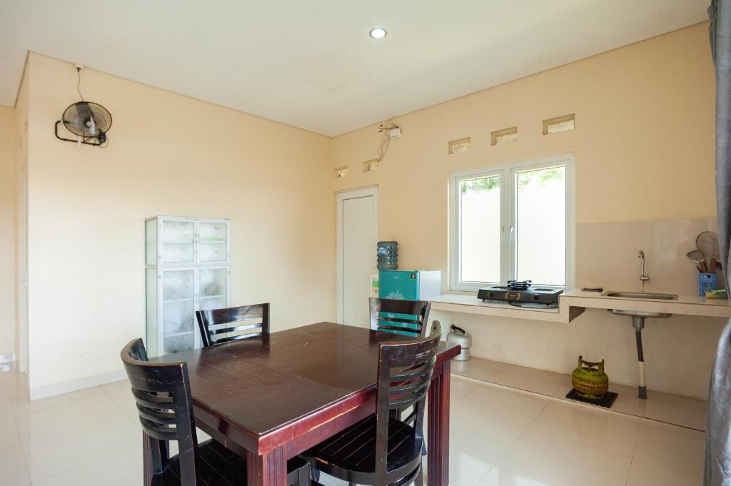 Fotografie z fotogalerie ubytování Urbanview Resort Adang Zecky Cisarua Puncak by RedDoorz v destinaci Sampal 2
