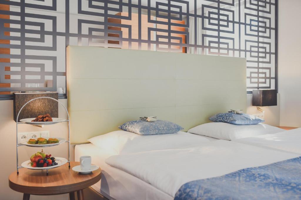 Letto o letti in una camera di Nuhr Medical - Hotel & Restaurant