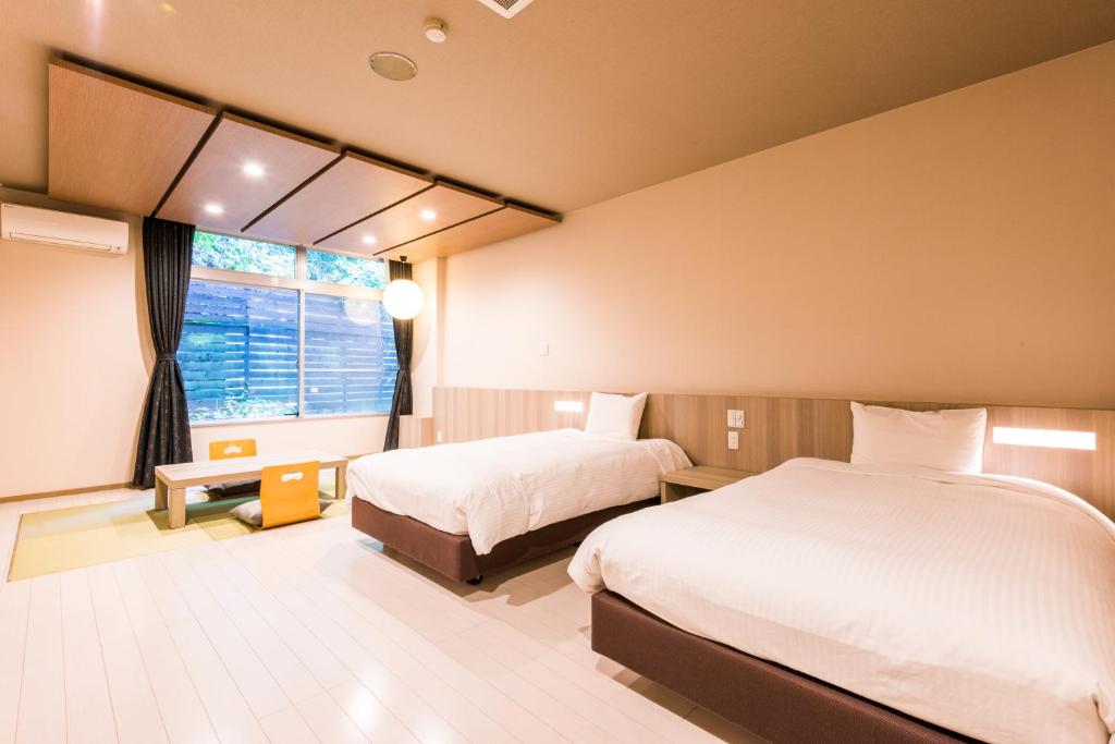 Postel nebo postele na pokoji v ubytování Ooedo Onsen Monogatari Premium Ikaho