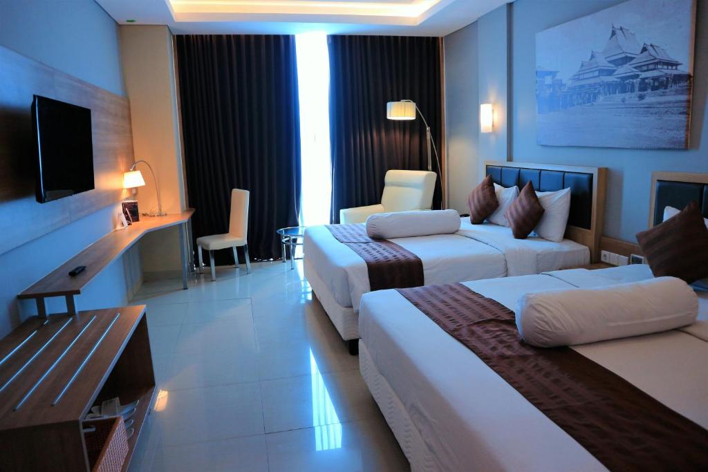 Postel nebo postele na pokoji v ubytování Pasar Baru Square Hotel Bandung