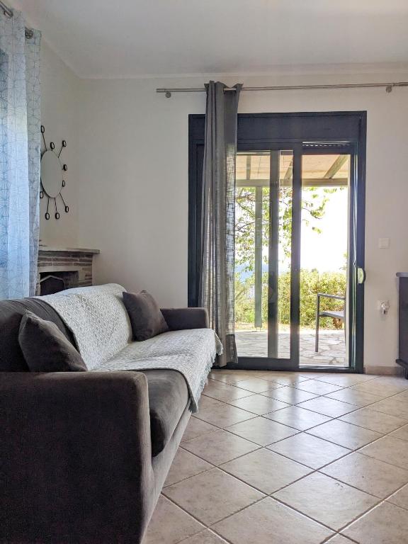 Posedenie v ubytovaní Spacious Holiday House with Shared Pool