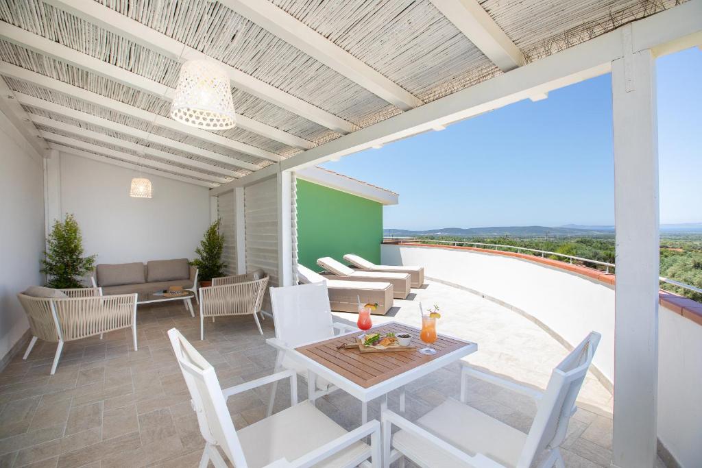 Balkón nebo terasa v ubytování Lu' Hotel Porto Pino