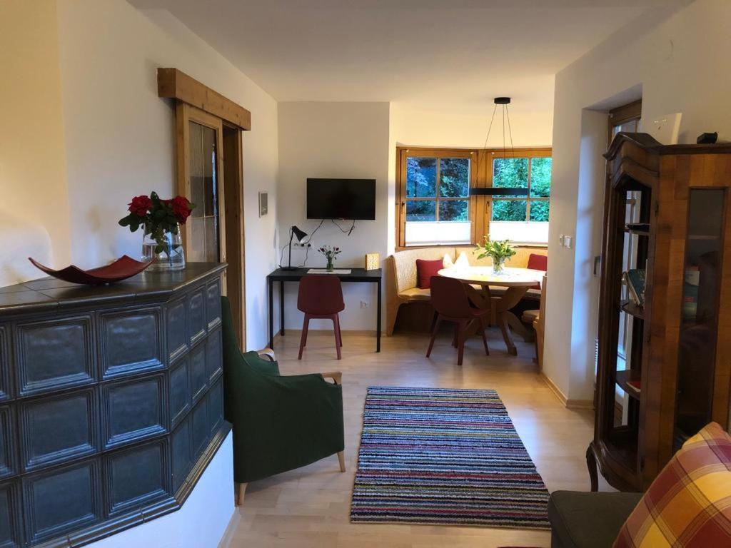TV a/nebo společenská místnost v ubytování Ferienwohnung Mader