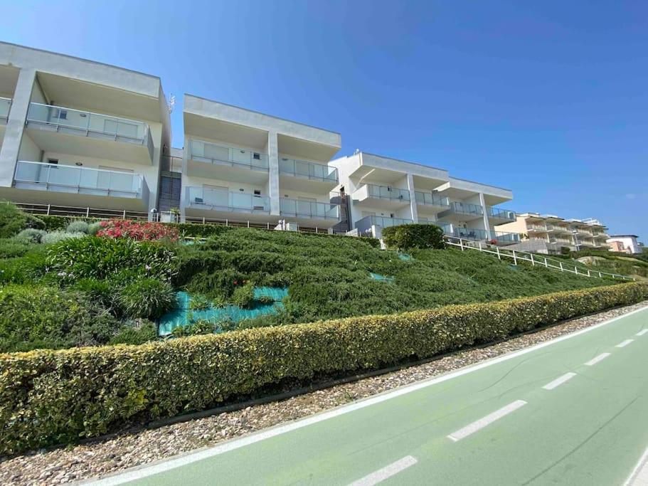 Το κτήριο όπου στεγάζεται  το διαμέρισμα