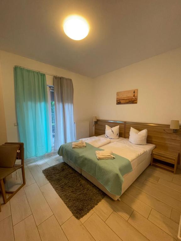 מיטה או מיטות בחדר ב-Apart Swinoujscie