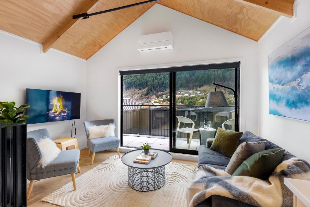 Modern Central Living - 3 Bed Aprtmnt with Gym - Resim 1