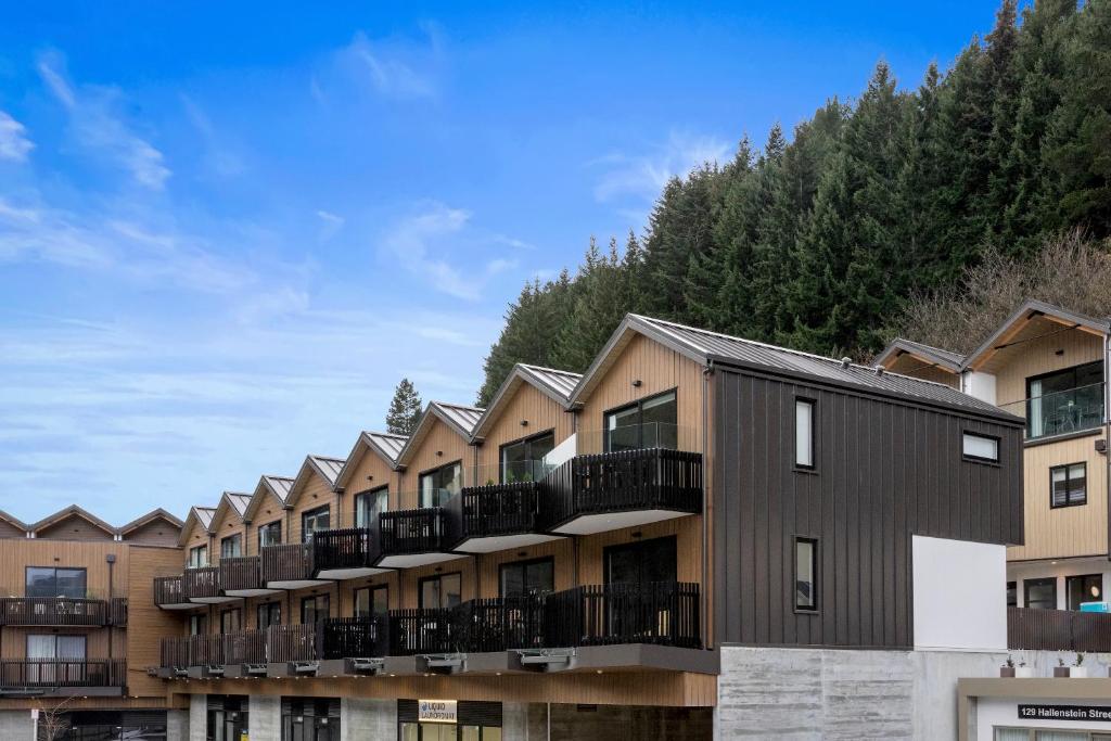 Modern Central Living - 3 Bed Aprtmnt with Gym - Resim 6