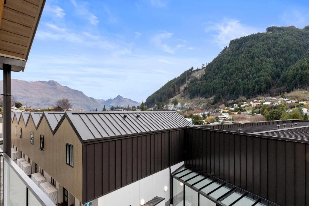 Modern Central Living - 3 Bed Aprtmnt with Gym - Resim 19