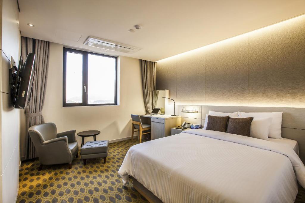 Hamilton Hotel - Standard Double Room