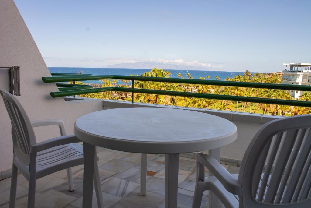 Balkón nebo terasa v ubytování Apartamentos El Beril Costa Adeje