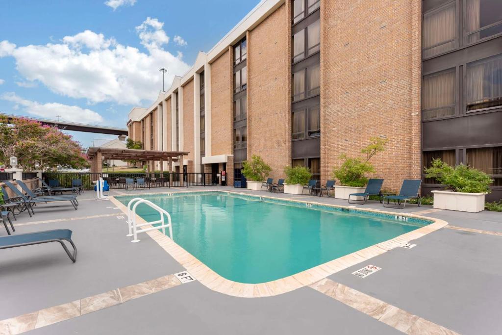 Bazén v ubytování Best Western Plus Austin Central nebo v jeho okolí
