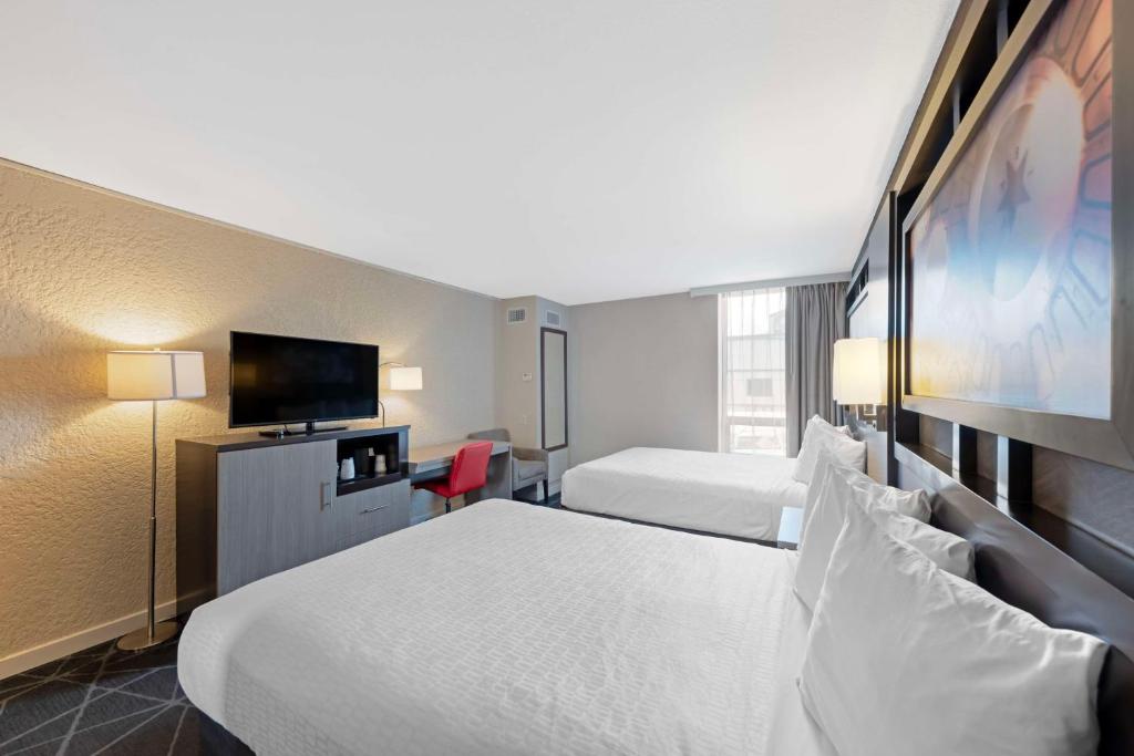 Postel nebo postele na pokoji v ubytování Best Western Plus Austin Central