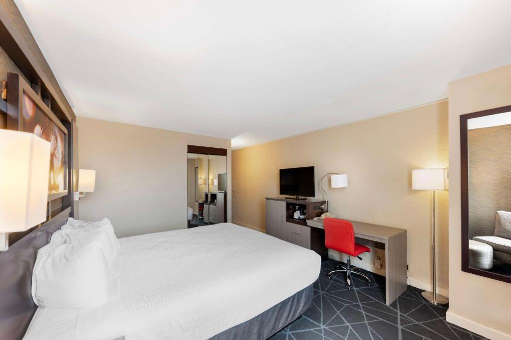 Postel nebo postele na pokoji v ubytování Best Western Plus Austin Central