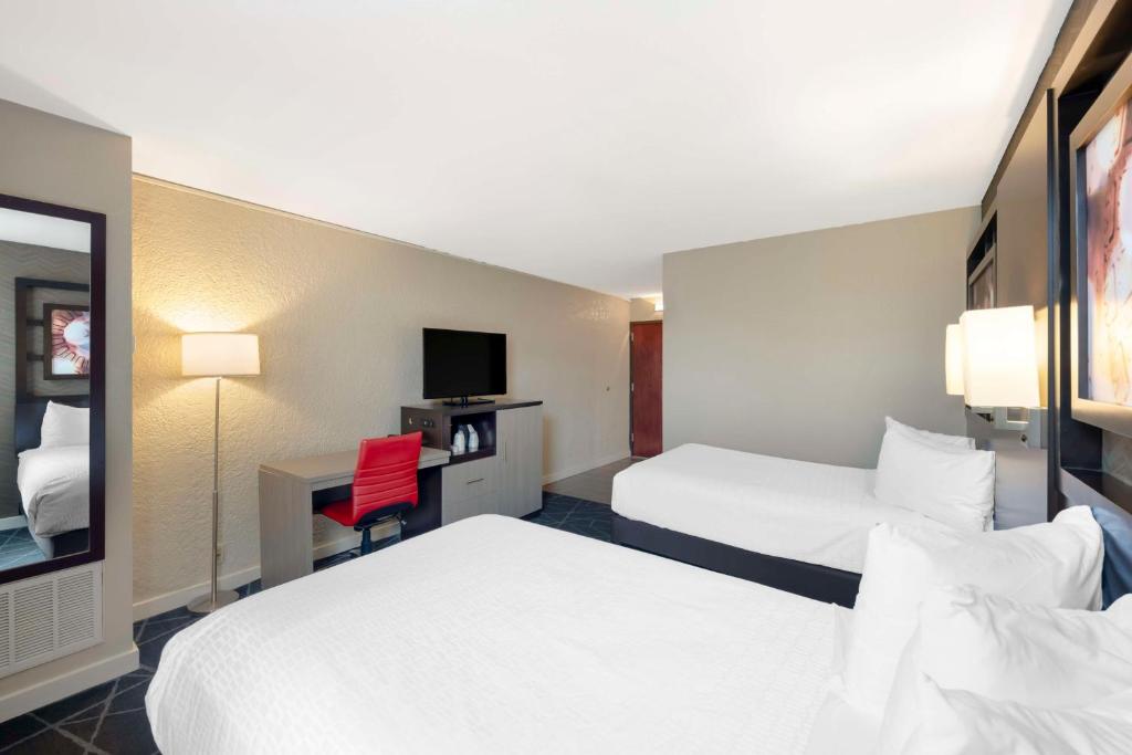 Postel nebo postele na pokoji v ubytování Best Western Plus Austin Central