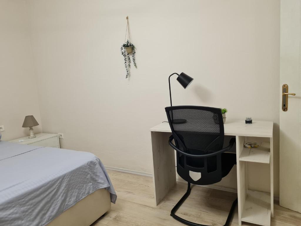 Downtown Boulevard apartment with a cute balcony! - Imazhi 4