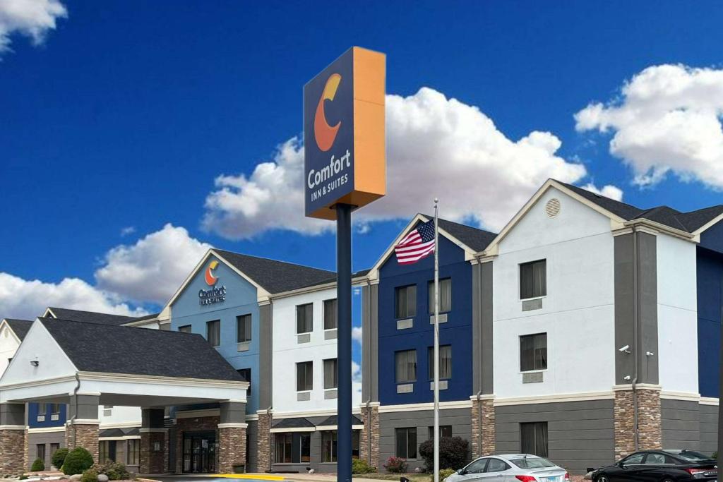 a hotel with a sign in front of a building at Comfort Inn & Suites Kenosha-Pleasant Prairie in Kenosha