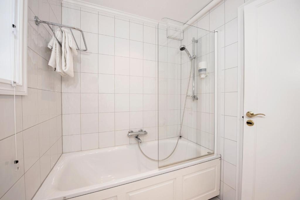 Koupelna v ubytování Dr. Holms Hotel
