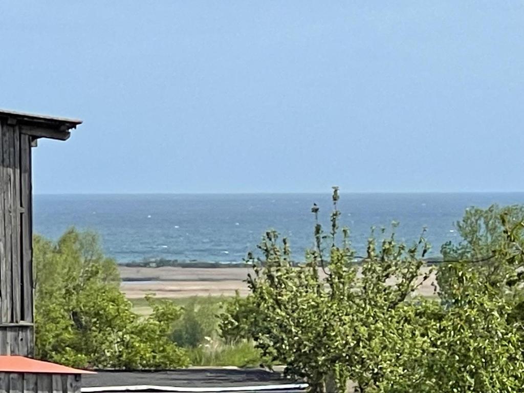 a view of the ocean from a house at Meeresrauschen in Kägsdorf