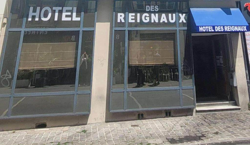 a store front with four glass windows on a street at Hôtel des Reignaux in Lille