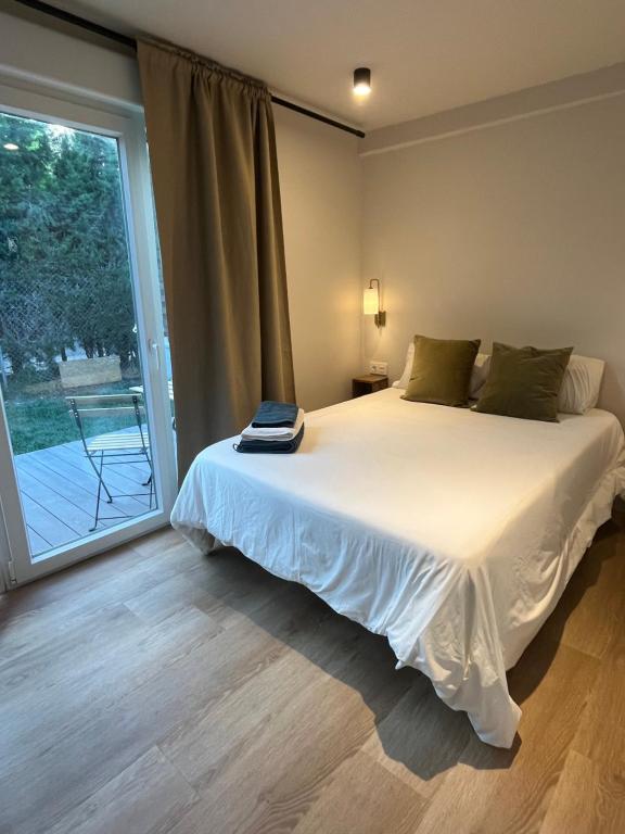 a bedroom with a bed and a large window at LA CASA DE INVITADOS in Zaragoza