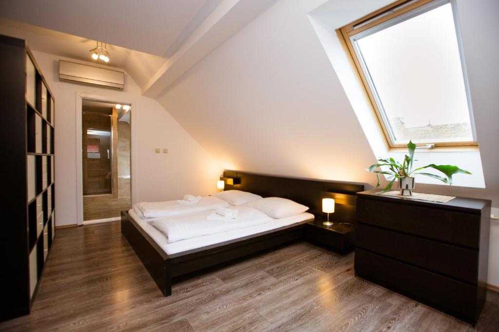 Postel nebo postele na pokoji v ubytování Hotel Litovel