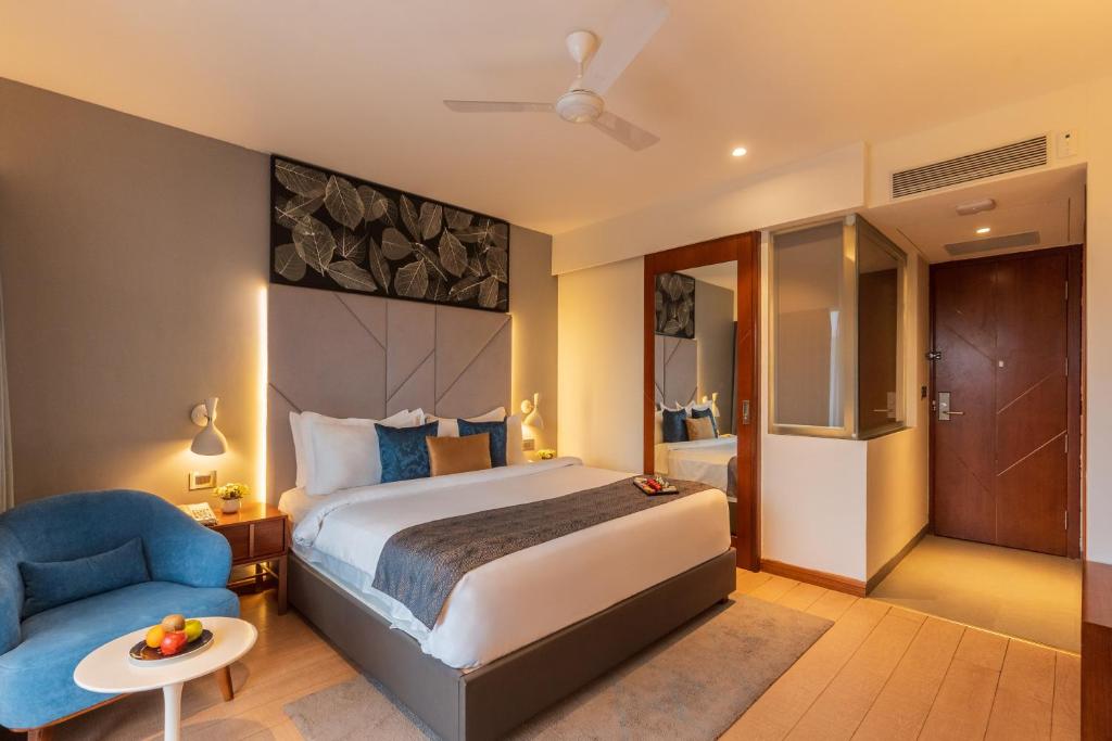 Postel nebo postele na pokoji v ubytování De Mandarin Hotel Goa