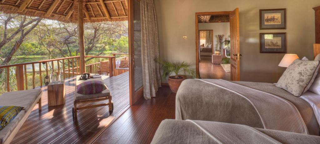 Posezení v ubytování Finch Hattons Luxury Tented Camp