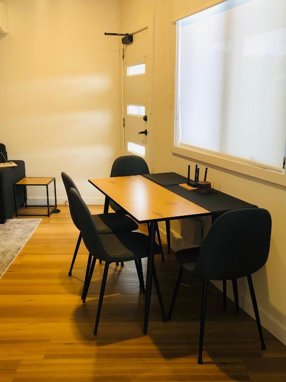 Superior & Luxe 2BR Apartment Villas Al Fresco Patio Free Parking & WIFI photo