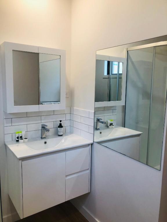 Superior & Luxe 2BR Apartment Villas Al Fresco Patio Free Parking & WIFI photo