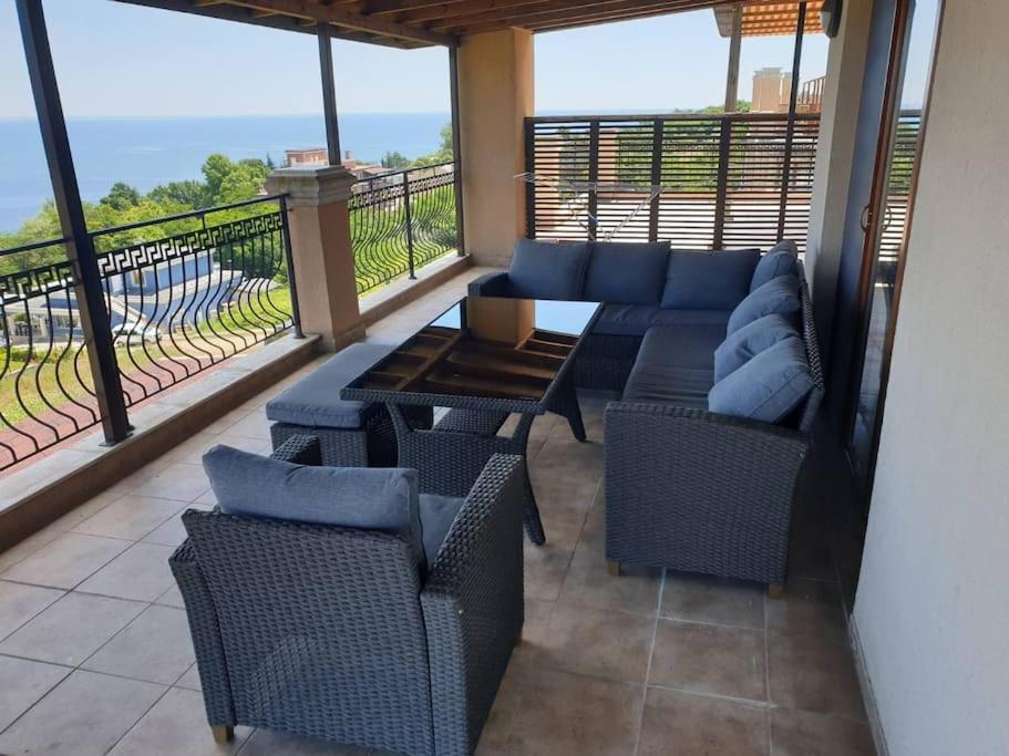 A balcony or terrace at Panoramic Sea View Apartment