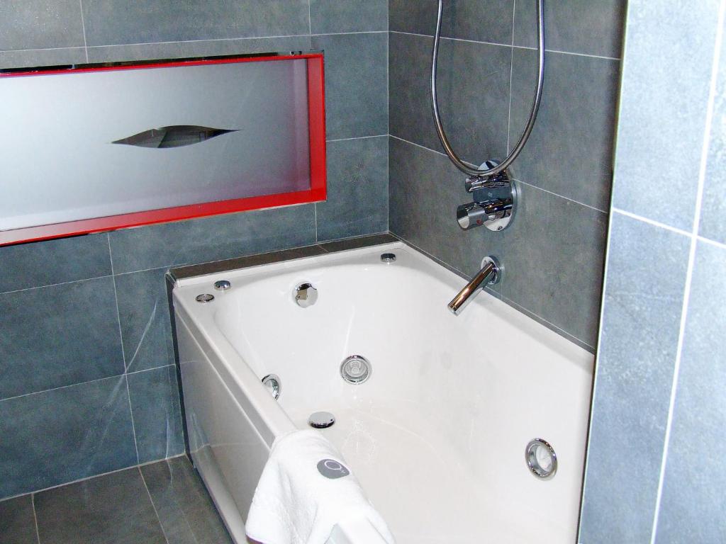 Montaldo Castle & Resort - Deluxe Double O Twin Sala Con Baño De Spa