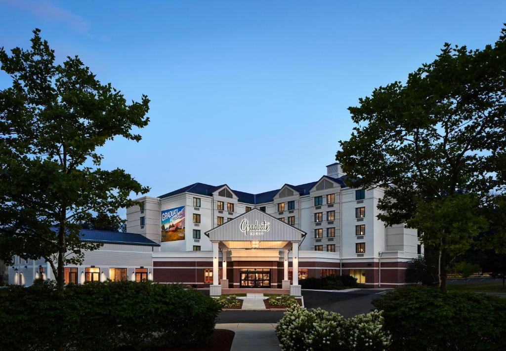 a rendering of a hotel with its front entrance at Graduate Storrs in Storrs