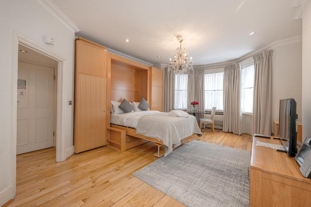 17 Hertford Street - Studio