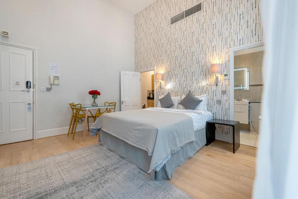 17 Hertford Street - Deluxe Studio