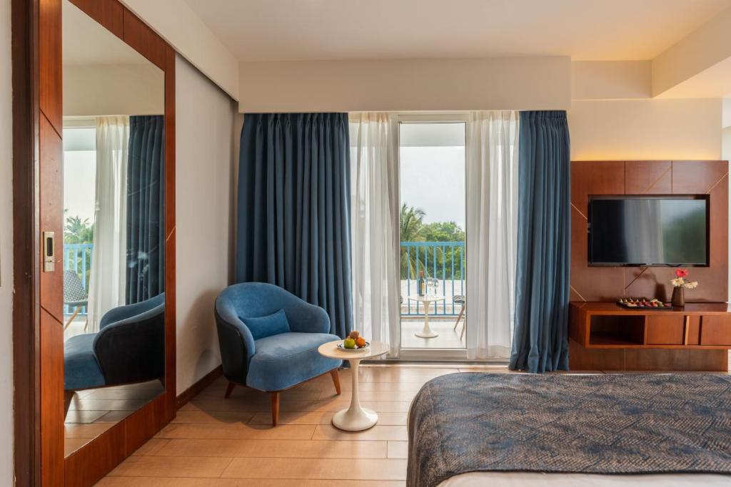 Postel nebo postele na pokoji v ubytování De Mandarin Hotel Goa