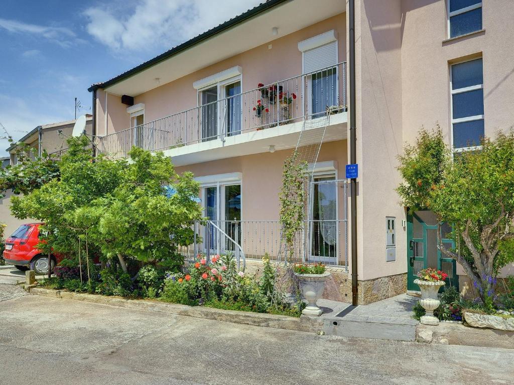 Large ground floor apartment where pets are allowed, Medulin (updated