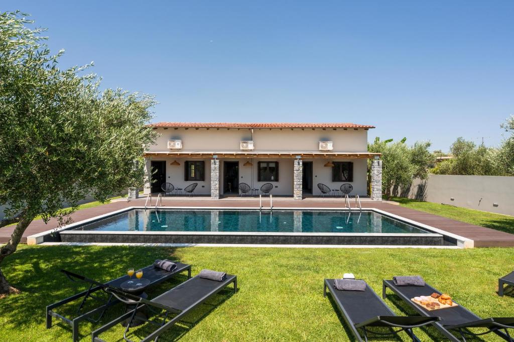 Eightyfour Living with private pool