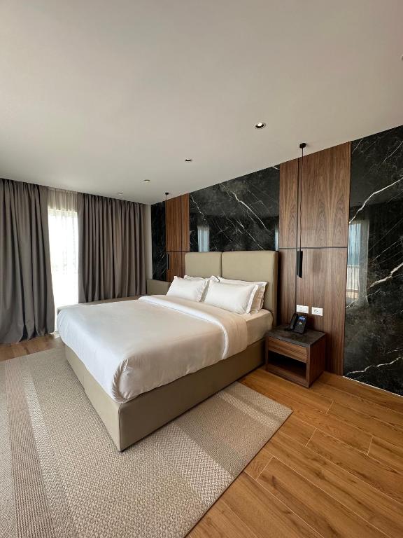 Postel nebo postele na pokoji v ubytování Klajdi Resort & SPA