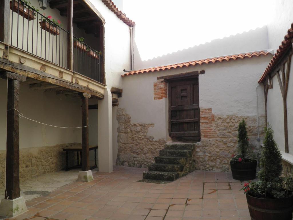 Apartamentos Turísticos Peñafiel, Peñafiel – Updated 2022 Prices