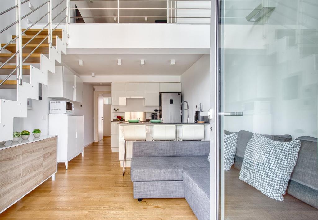 Just Urban Stays - Stylish Duplex with Terrace - 10 min Porta Romana