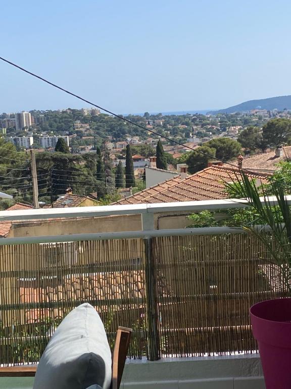 Balkón nebo terasa v ubytování Gîte « la sakalava » vue panoramique faron